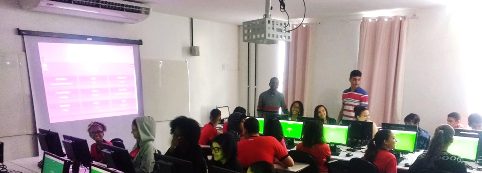 Aula- Laboratório de Informática (QUIZ de Biologia)